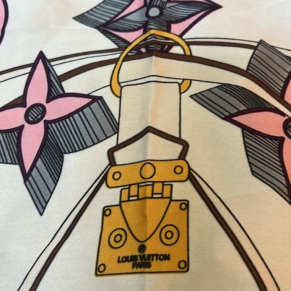 Gorgeous new with tags Louis Vuitton scarf - Picture 3 of 8